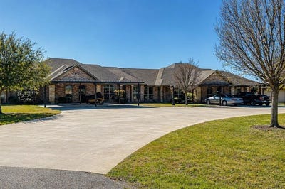 /international/us/171-187-gibson-lane-weatherford-tx-110107719030/