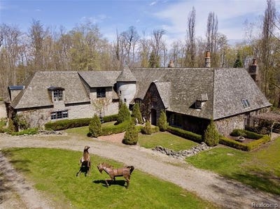 /international/us/3625-maple-grove-road-marion-twp-mi-110108076498/