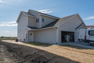 /international/us/3203-noble-drive-mankato-mn-110120027022/