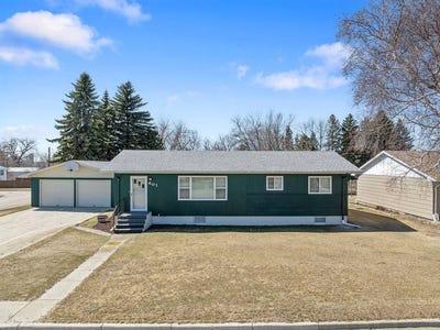 /international/us/601-harris-ct-rolla-nd-110091707321/