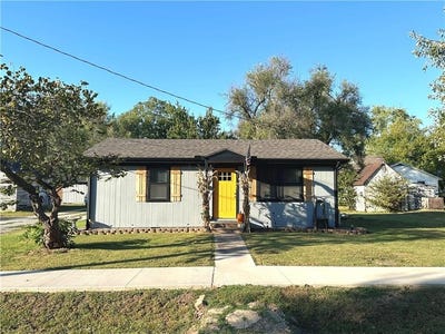 /international/us/107-e-7th-street-urich-mo-110120498657/