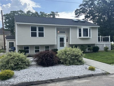 /international/us/23-granite-street-johnston-ri-110120081170/