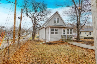 /international/us/2503-se-5th-street-des-moines-ia-110106350659/