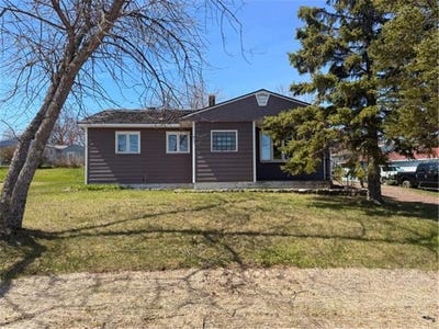/international/us/122-banks-boulevard-silver-bay-mn-110105411129/