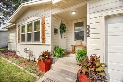 /international/us/332-s-chiltipin-street-sinton-tx-110107004915/