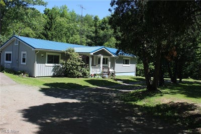 /international/us/10182-andora-road-ne-east-rochester-oh-110108886553/