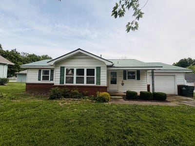 /international/us/204-w-oak-street-stockton-mo-110109034264/