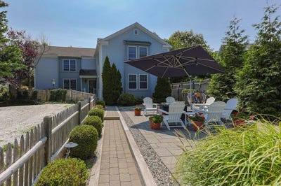 /international/us/32-alden-street-provincetown-ma-110107782985/