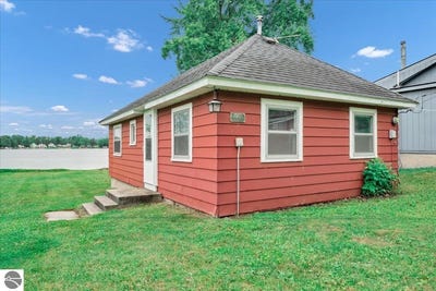 /international/us/5960-birchwood-hale-mi-110101028146/