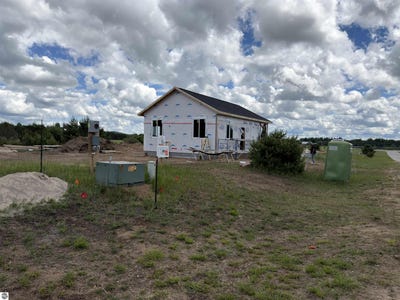 /international/us/8509-grant-road-mancelona-mi-110107714183/