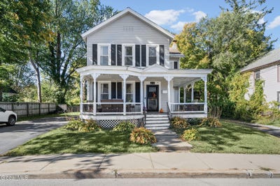 /international/us/218-center-street-corinth-ny-110120155807/