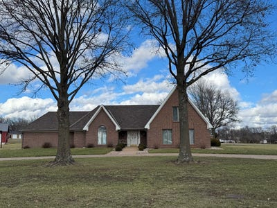 /international/us/310-hillside-dr-chanute-ks-110105779073/