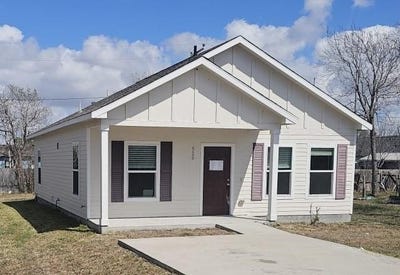 /international/us/520-e-verbina-street-taft-tx-110106471048/