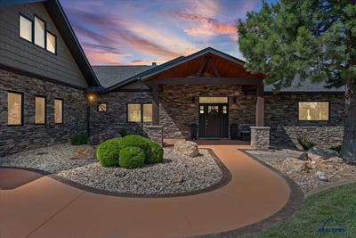 /international/us/2430-woodland-loop-spearfish-sd-110101009456/