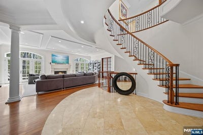 /international/us/713-bellaire-drive-demarest-nj-110108201448/