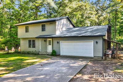 /international/us/8756-westwood-lane-montague-mi-110120040915/