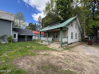 /international/us/165-lake-avenue-saratoga-springs-ny-110106554202/