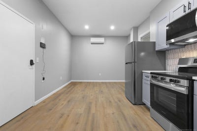 /international/us/140-grand-street-waterbury-ct-110108390983/