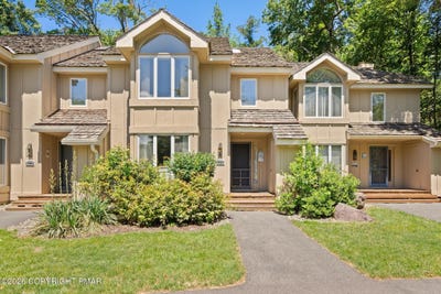 /international/us/525-rondaxe-lane-pocono-pines-pa-110109304827/
