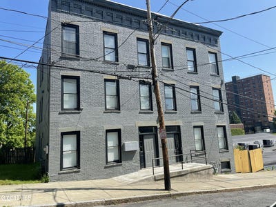/international/us/120-philip-street-albany-ny-110108640935/