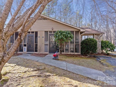 /international/us/193-freedom-road-hendersonville-nc-110105799055/
