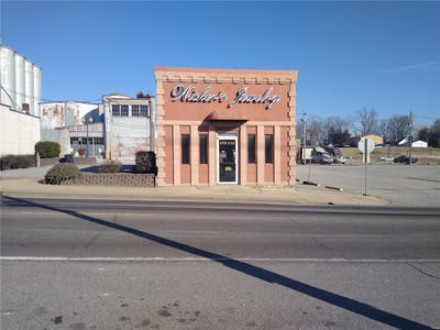 /international/us/301-w-broadway-street-steeleville-il-110089876251/