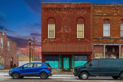 /international/us/130-e-water-street-constantine-mi-110106011459/
