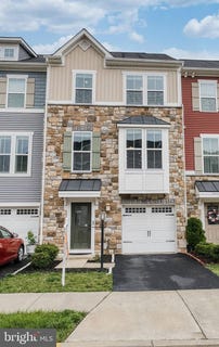 /international/us/41686-mcmonagle-square-aldie-va-110099850644/