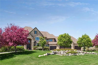 /international/us/225-calamus-circle-medina-mn-110106678690/