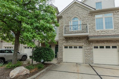 /international/us/3192-richmond-road-beachwood-oh-110109215086/