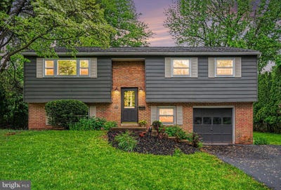 /international/us/208-w-3rd-street-red-hill-pa-110107856101/