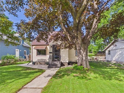 /international/us/421-raymond-avenue-ne-saint-cloud-mn-110108448701/