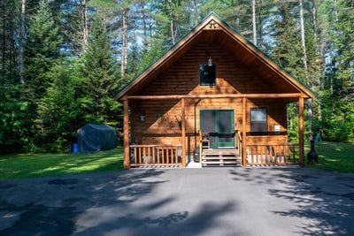 /international/us/6-the-pines-drive-new-portland-me-110100979828/