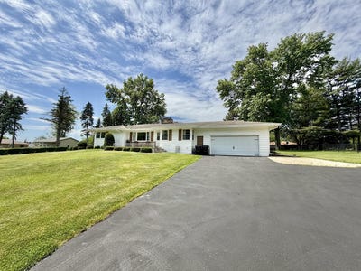 /international/us/1135-oakhill-drive-freeport-il-110108424024/