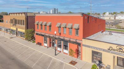 /international/us/304-s-spring-street-beaver-dam-wi-110120137769/