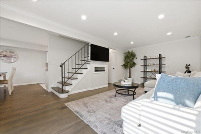 /international/us/47-alhambra-drive-oceanside-ny-110119570772/