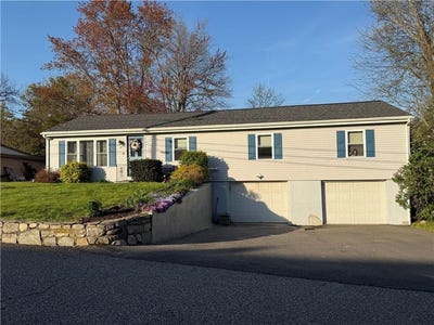 /international/us/27-legion-avenue-cumberland-ri-110107798623/