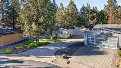 /international/us/1075-se-valleywood-place-bend-or-110120621863/