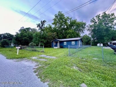 /international/us/426-davis-street-starke-fl-110100973174/