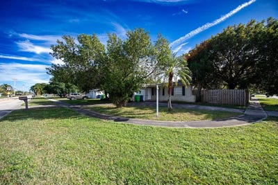 /international/us/9370-nw-25th-court-sunrise-fl-110106475386/