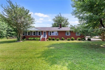 /international/us/8016-brays-point-road-hayes-va-110100882920/