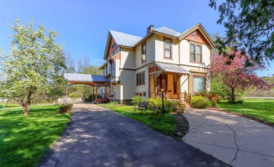 /international/us/e3192-apple-tree-lane-waupaca-wi-110103056422/