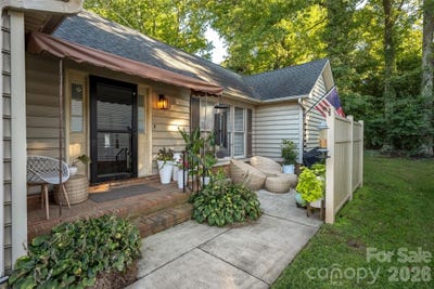 /international/us/5935-crape-myrtle-lane-charlotte-nc-110120017178/