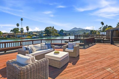 /international/us/16-aqua-vista-drive-san-rafael-ca-110119956816/
