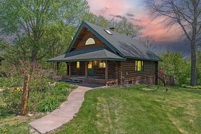 /international/us/1100-155th-street-garfield-twp-wi-110099700997/