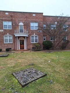/international/us/250-central-avenue-lawrence-ny-110104991375/