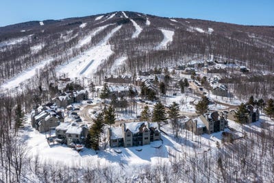 /international/us/19-white-loop-ludlow-vt-110104912631/