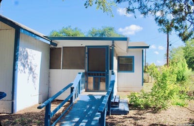 /international/us/311-n-mulberry-st-pearsall-tx-110119655899/