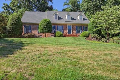 /international/us/136-captaine-graves-williamsburg-va-110108386109/