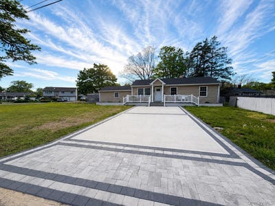 /international/us/1013-merriam-road-bay-shore-ny-110108016861/